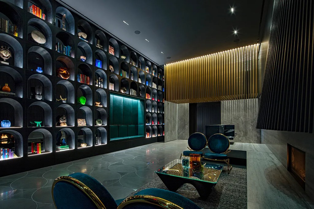 Resident Lobby & Lounge